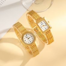 Women's Golden Watch Fashion Rhinestone Dial Distinctive Bracelet Quartz Watch