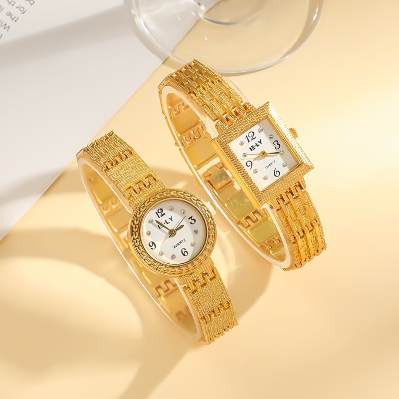 Women's Golden Watch Fashion Rhinestone Dial Distinctive Bracelet Quartz Watch
